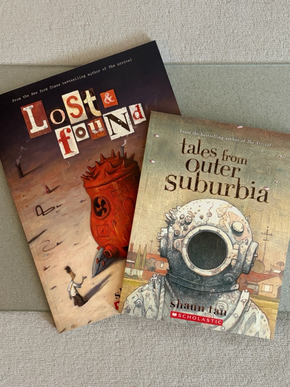 SCHOLASTIC 2 Shaun Tan books